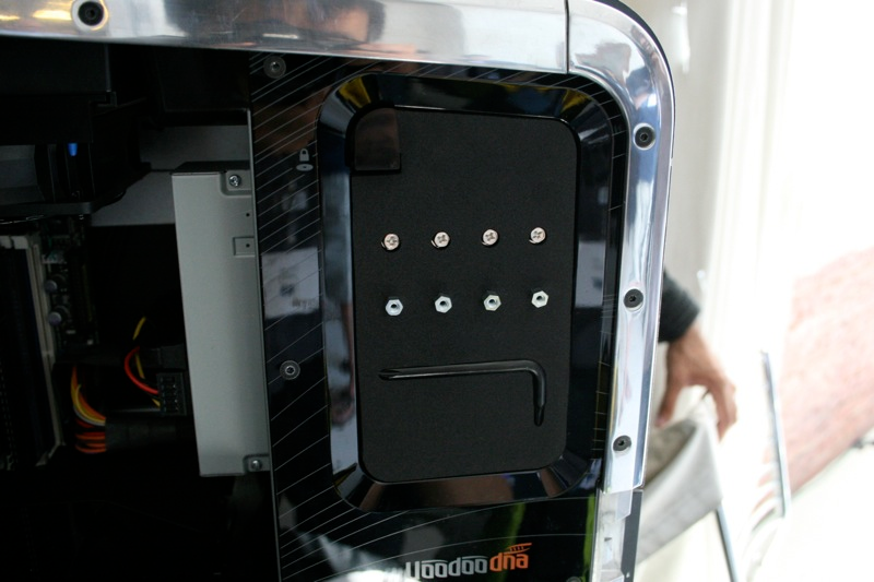 Illustration for article titled The Love Child of HP and Voodoo: Blackbird 002 Gaming PC Photos and Impressions